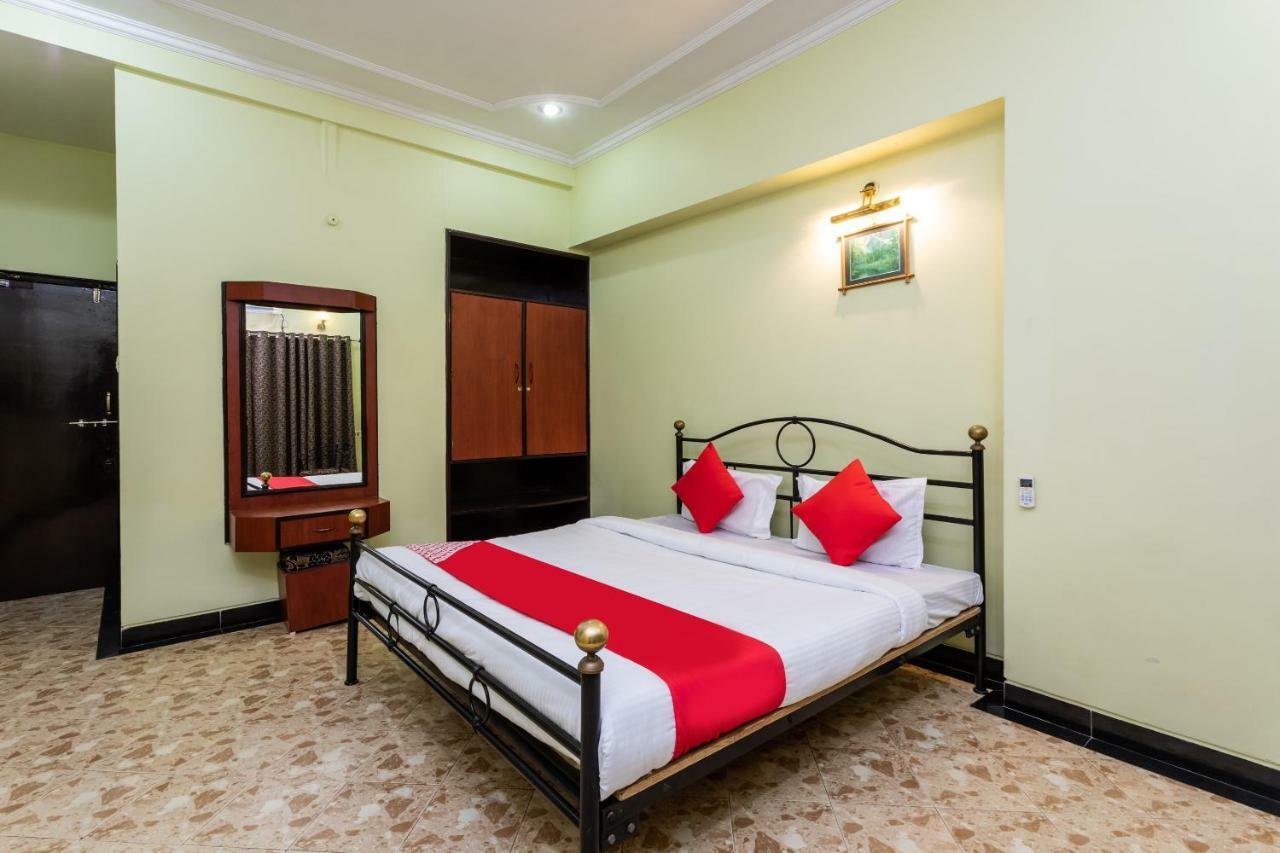 Hotel Oyo 38142 Girdhar Mahal Indore Exterior foto