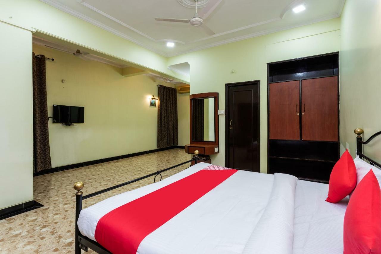 Hotel Oyo 38142 Girdhar Mahal Indore Exterior foto