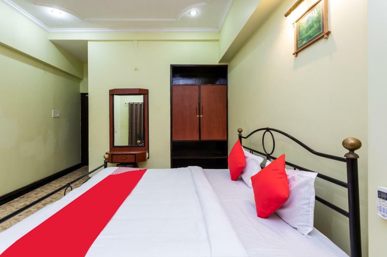 Hotel Oyo 38142 Girdhar Mahal Indore Exterior foto