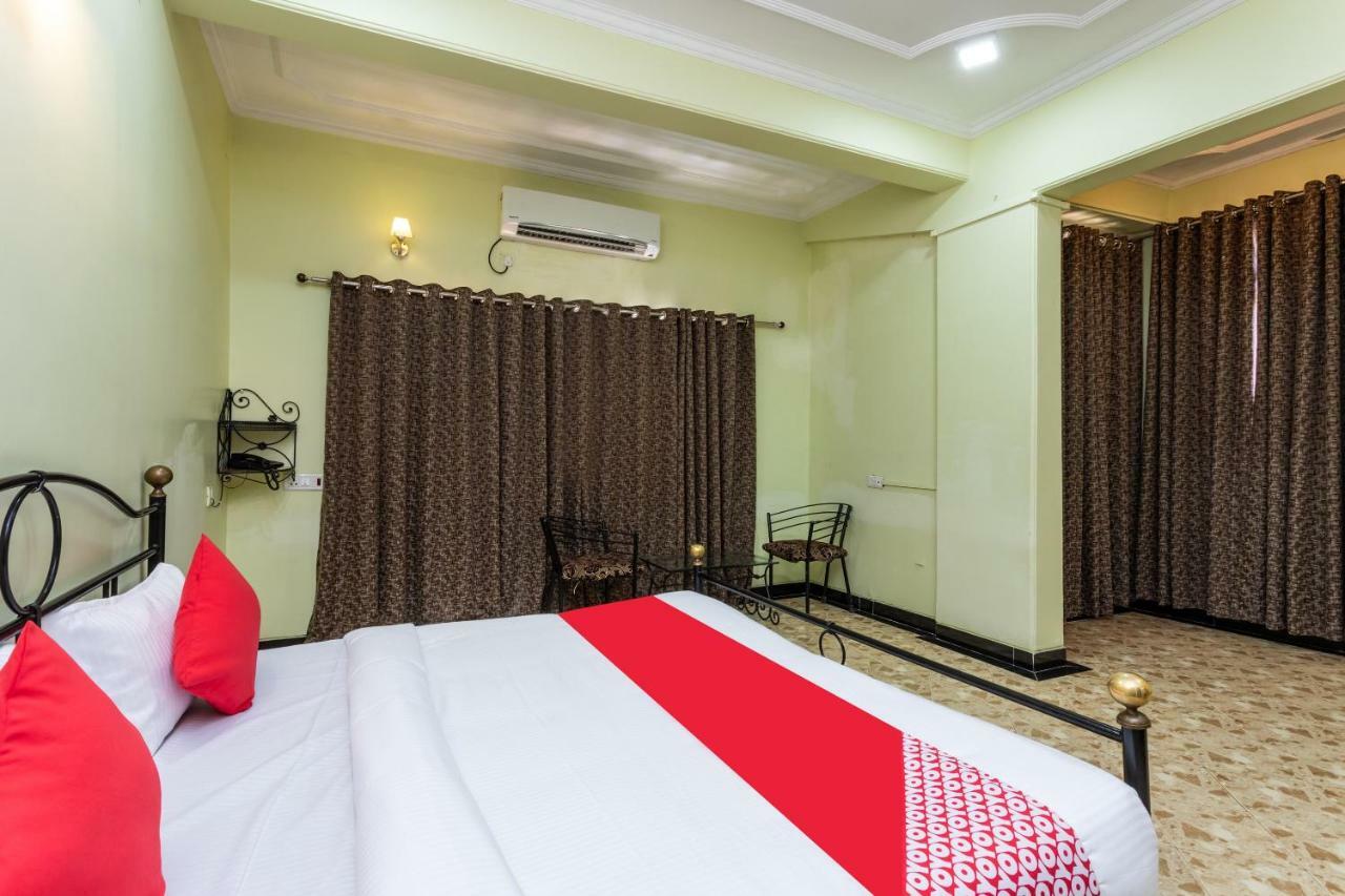 Hotel Oyo 38142 Girdhar Mahal Indore Exterior foto