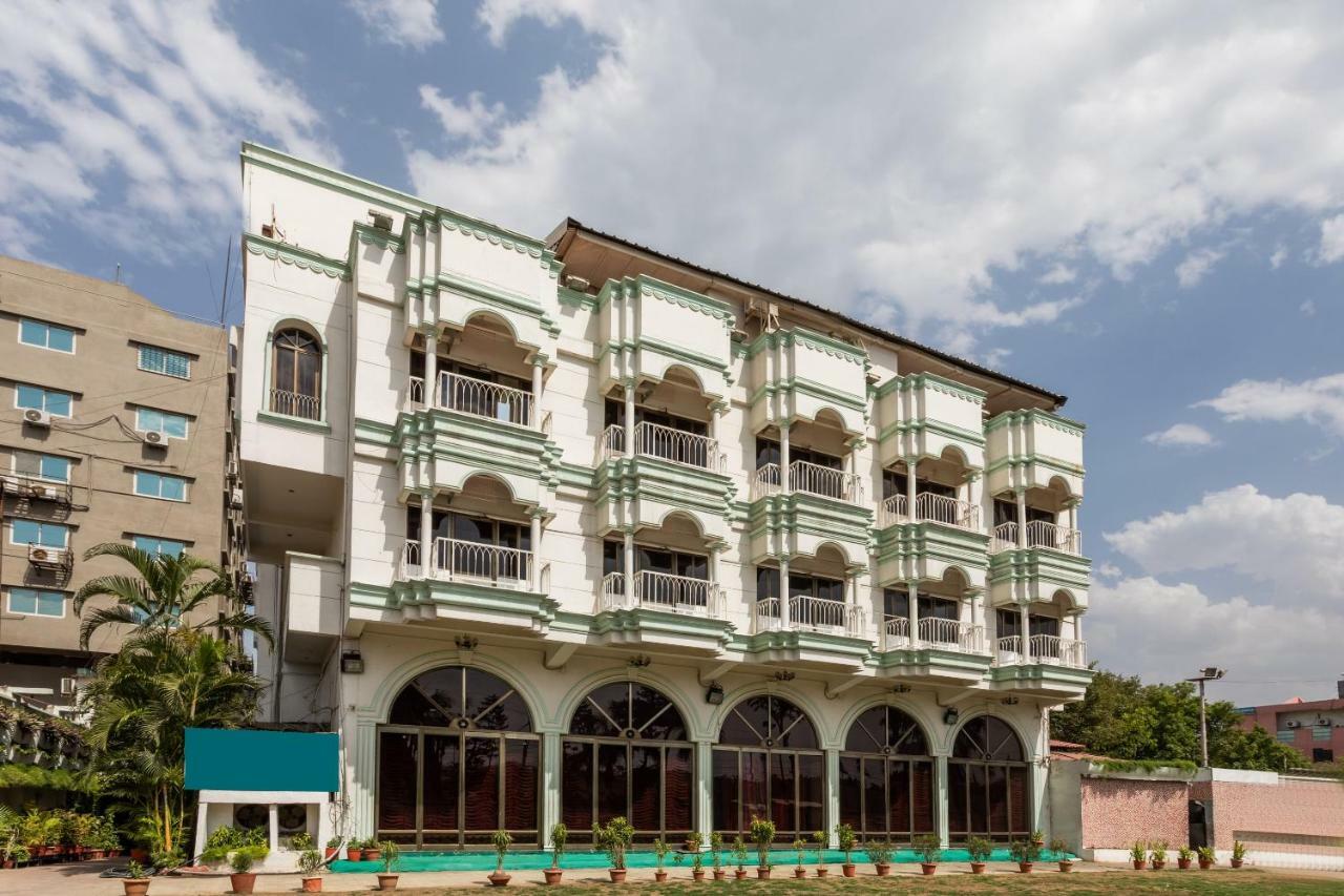 Hotel Oyo 38142 Girdhar Mahal Indore Exterior foto