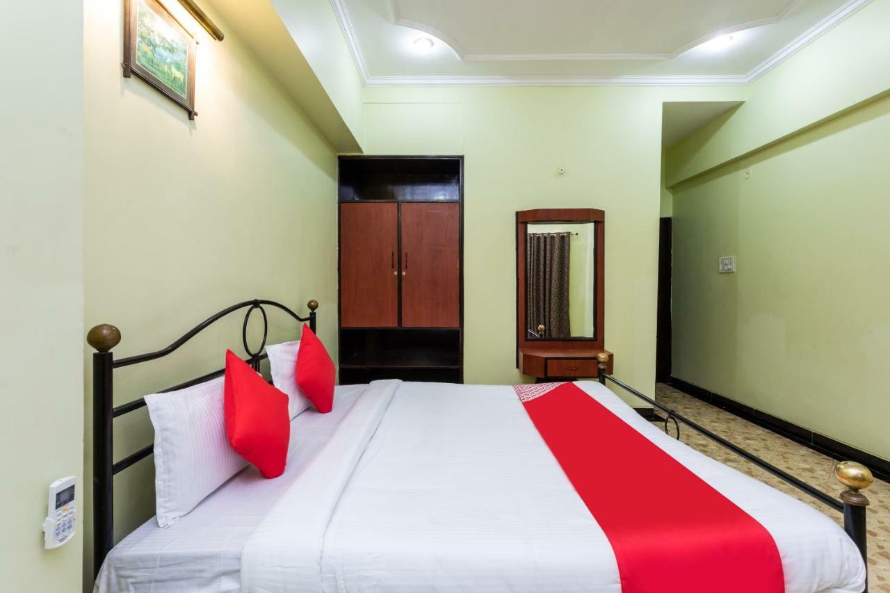 Hotel Oyo 38142 Girdhar Mahal Indore Exterior foto